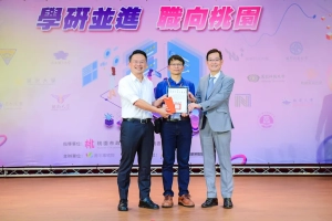 賀  吳啟彬老師獲選為實習推薦教師代表並接受表揚
