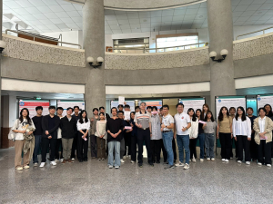 LINE_ALBUM_115107 參賽學生合照_261007_47 115 年專題海報競賽全體參與參賽學生合照